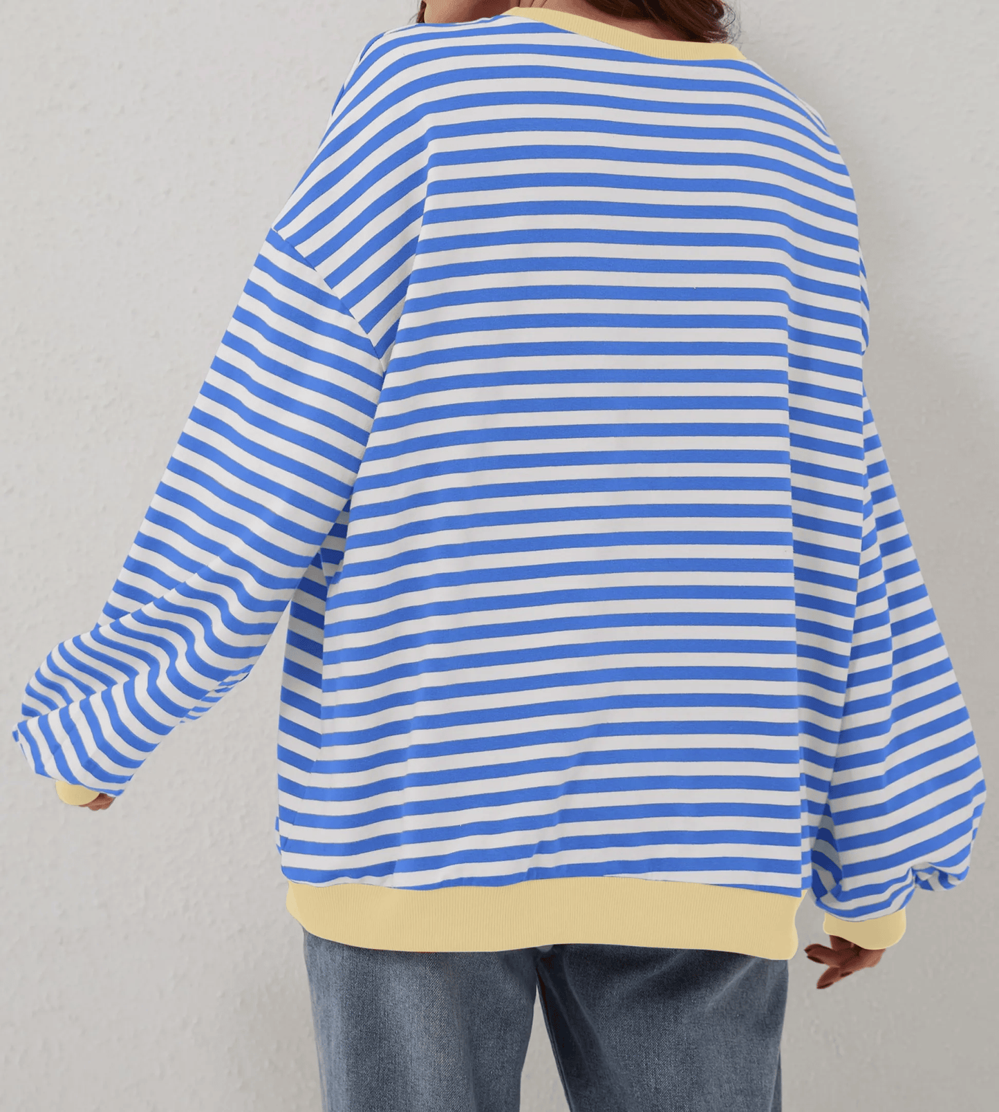 RANDIG LÅNGÄRMAD PULLOVER I OVERSIZED-MODELL FÖR KVINNOR