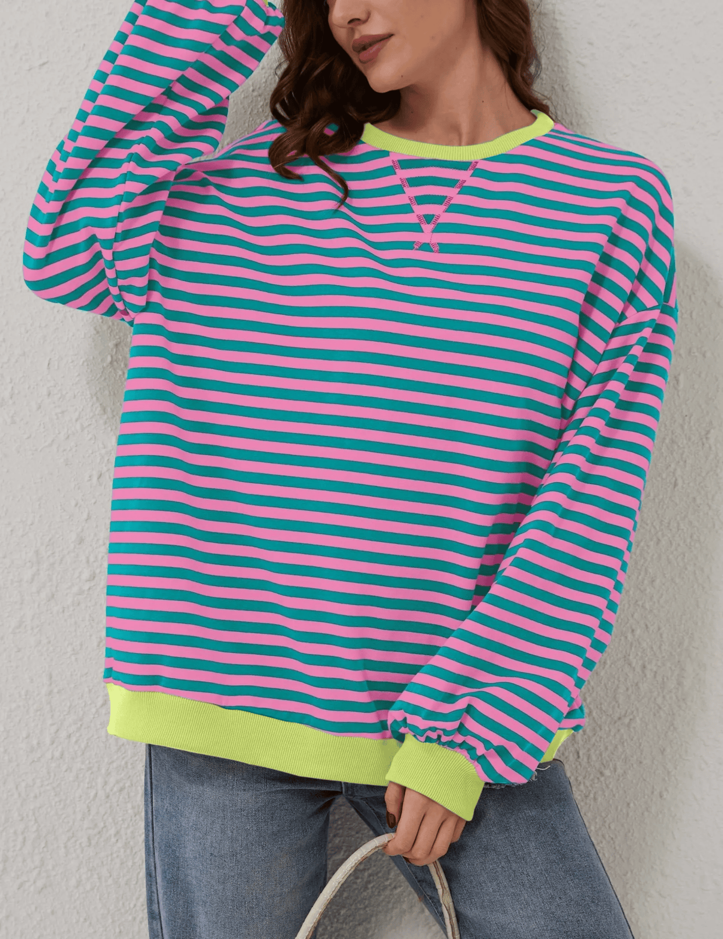 RANDIG LÅNGÄRMAD PULLOVER I OVERSIZED-MODELL FÖR KVINNOR