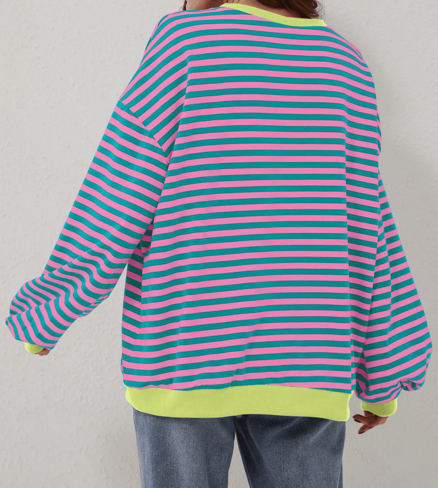 RANDIG LÅNGÄRMAD PULLOVER I OVERSIZED-MODELL FÖR KVINNOR