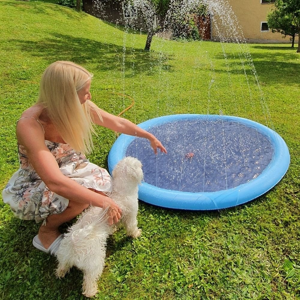 đŠFĂ€llbar utomhuspool och vattenspraymatta