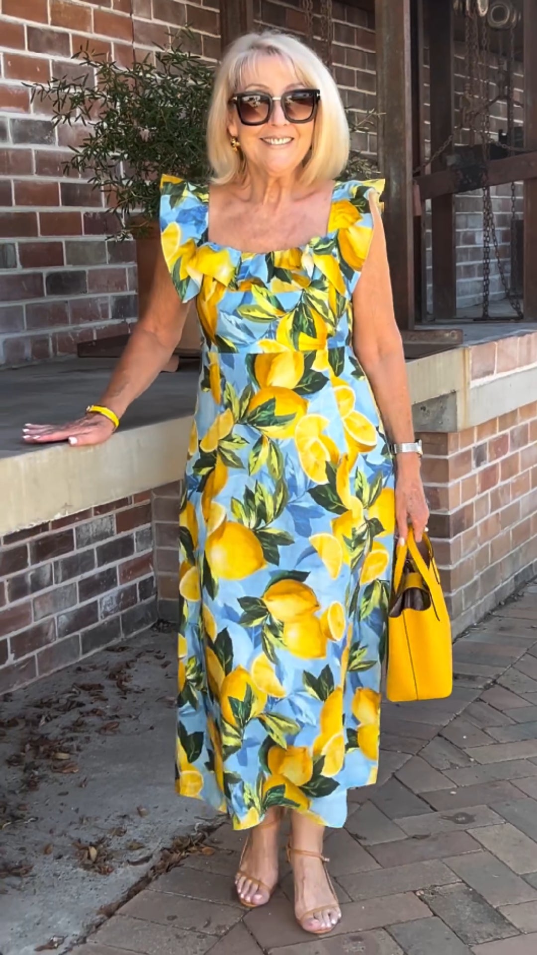 đOversized lemon print tunic dress