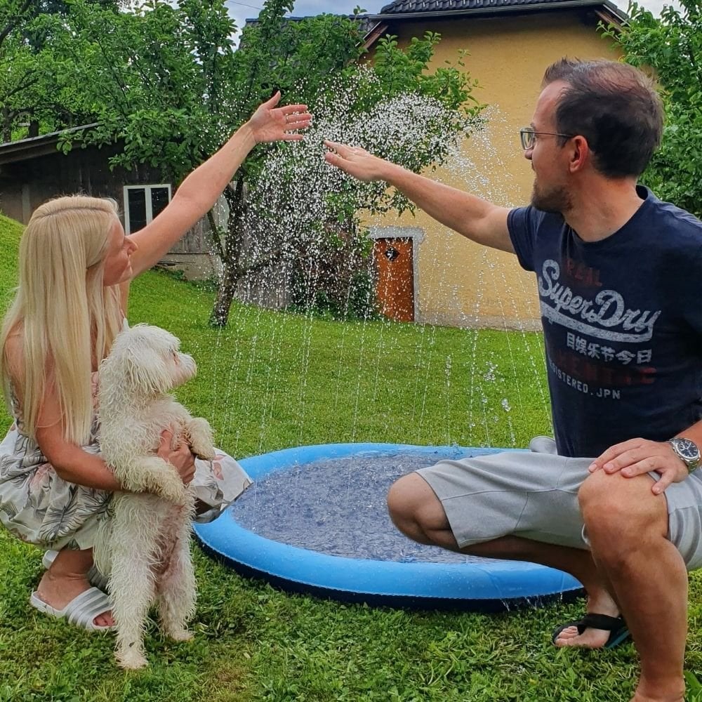 đŠFĂ€llbar utomhuspool och vattenspraymatta