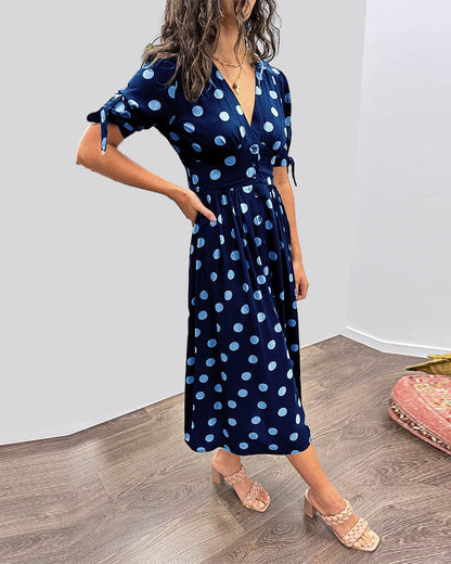 🔥🌷50% rabatt under en begränsad tid - 💃Klänning med djup V-ringning och prickar