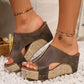 Sandalias de cuña para mujer con detalles tachonados