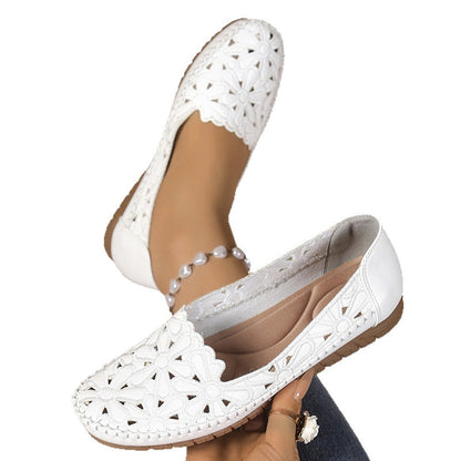 Mocasines Bajos de Mujer con Perforaciones y Motivo Floral