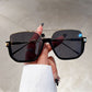 Gafas de sol modernas, ligeras y con lentes tintadas.
