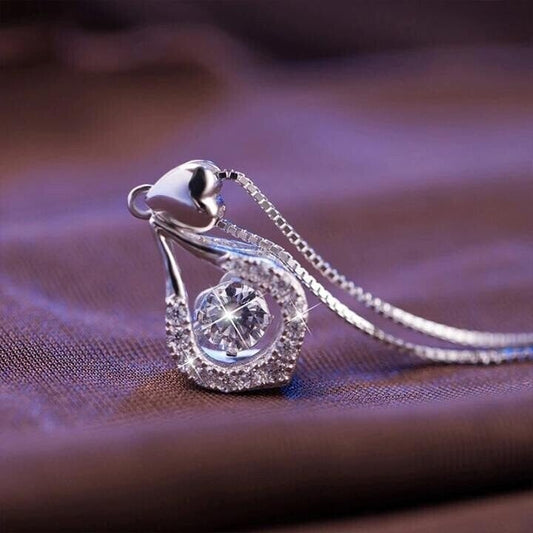 Collar con colgante de piedra en forma de gota de agua con forma de corazón centelleante
