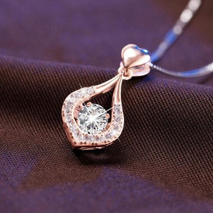 Collar con colgante de piedra en forma de gota de agua con forma de corazón centelleante