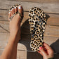 Chanclas con estampado de leopardo y charm de corazón
