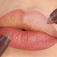 💄✨ Lápiz Labial Mate de Larga Duración – Color Intenso que No se Borra, Acabado Terciopelo y Comodidad Todo el Día 💋⏰