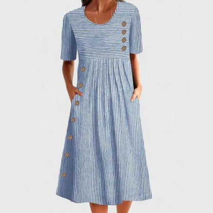 🎉🛍️¡Promoción imperdible! 50% de descuento en un vestido midi de rayas atemporal.